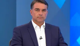 Flávio Bolsonaro já chamou Bolsa Família de “esmola” e atacou benefícios