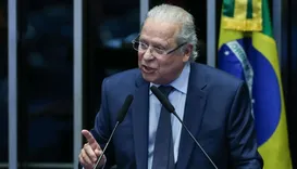 José Dirceu encerra tratamento contra linfoma e mantém candidatura