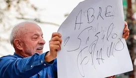 Lula aciona Justiça Eleitoral e volta a provocar Flávio Bolsonaro