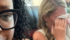 Passageira se recusa a trocar de lugar e mulher chora por 3 horas em voo