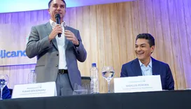 Republicanos pede a Flávio Bolsonaro apoio à permanência de Hugo Motta