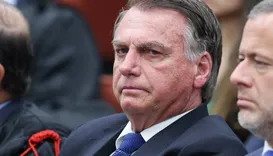 Santinhos com a imagem de Jair Bolsonaro são proibidos pelo TSE