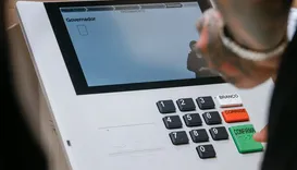 Urna é trocada após tecla número 3 travar durante votação
