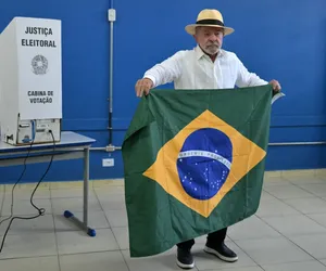 Fã-clubes de Taylor Swift, Beyoncé, BTS e Anitta se mobilizam em apoio a Lula imagem