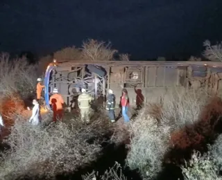 Acidente com ônibus deixa sete mortos e 13 feridos na Bahia