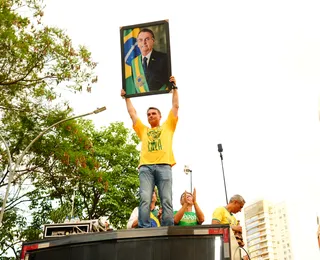 Após 1° turno, Jair Bolsonaro pede a Moraes para receber Flávio
