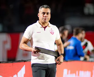 Após procura do Inter, empresário garante Jair Ventura no Vitória