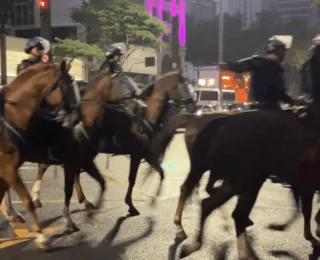 Apuração da eleição: Cavalaria da PM chega à Avenida Paulista