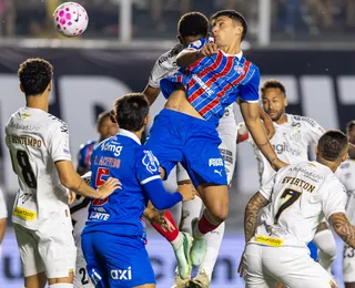 Chuva, polêmica e gol no fim: Bahia empata com o Santos