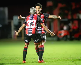 Com show de Matheuzinho e Erick, Vitória goleia a Chapecoense