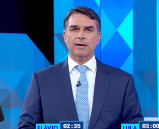 Debate da Globo: Flávio admite voto contra licença-maternidade, mas não se desculpa