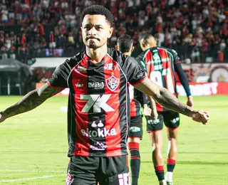Matheuzinho participa de 4 gols contra a Chape e quebra recorde na carreira