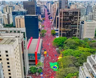 Famosos vão às ruas: saiba quem esteve na Av. Paulista em apoio a Lula