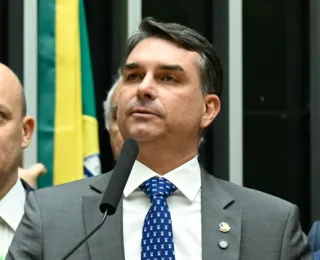 A 16 dias das eleições, Flávio ameaça STF e convoca apoiadores