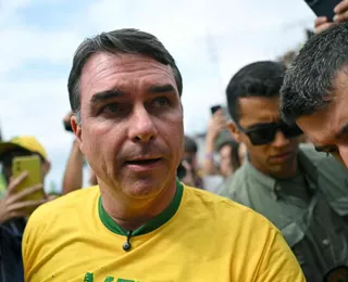 Pedido do PT a Dino pode colocar candidatura de Flávio Bolsonaro em risco?