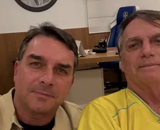 Flávio Bolsonaro visita pai após ser derrotado por Lula nas eleições