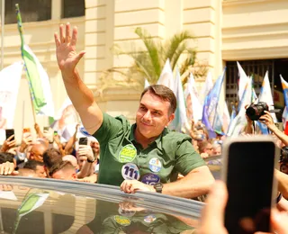 Após polêmica, Flávio Bolsonaro explica fala sobre “Brasil de Jesus”