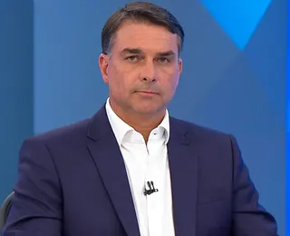 Flávio Bolsonaro já chamou Bolsa Família de “esmola” e atacou benefícios