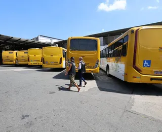 Governador condena falta de ônibus em Salvador e viagem de secretário a Paris