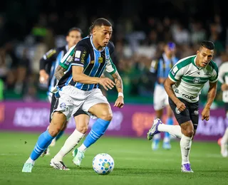 Grêmio vence a primeira fora de casa e acende alerta para o Vitória