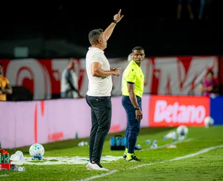 Jair exalta respaldo do presidente do Vitória em meio à "pressão"