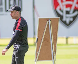 Mesmo após pressão e eliminação, Vitória decide manter Jair Ventura