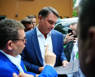 Justiça libera entrega de título de cidadão de Salvador a Flávio Bolsonaro