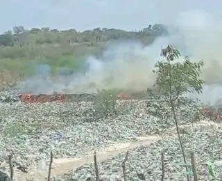 Incêndio em lixão de Senhor do Bonfim encobre cidade com fumaça