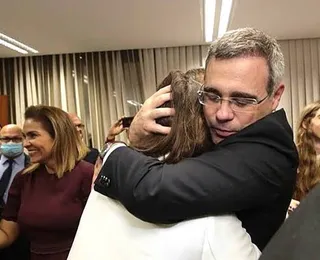 Michelle Bolsonaro sai em defesa de André Mendonça: “Não retroceda”
