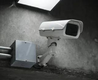 Moradora instala câmeras, filma casas de vizinhas e vai pagar R$ 12 mil