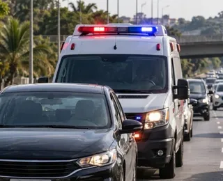 Motorista bloqueia ambulância, recebe multa de R$ 80 mil e perde habilitação
