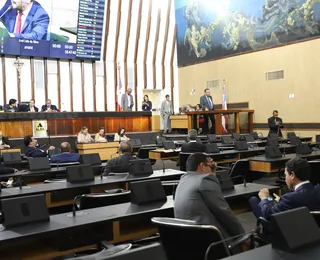 Na Alba, o número de deputadas é o mesmo, mas no PSD são maioria