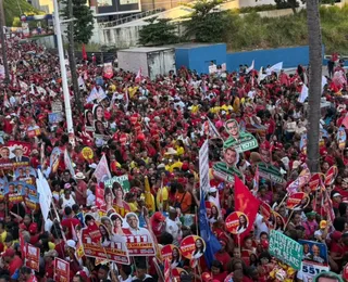 Ondina fica tomada de vermelho antes de carreata com Lula em Salvador