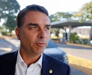 Flávio Bolsonaro planeja 200 decretos no primeiro dia de governo