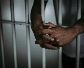 Por que criminosos têm penas de 100 anos e só cumprem 40 ou menos no Brasil?