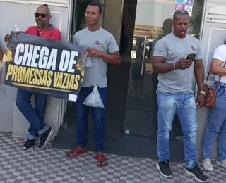 Servidores protestam por promessa não cumprida em Santo Estevão