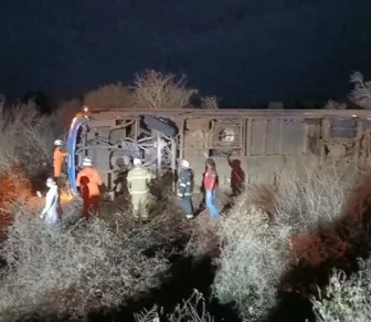 Acidente com ônibus deixa sete mortos e 13 feridos na Bahia