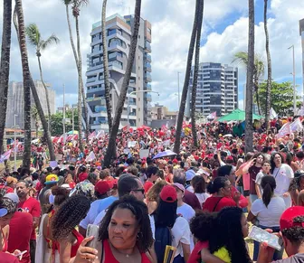 Ato em apoio a Lula reúne multidão na Barra nesta segunda-feira