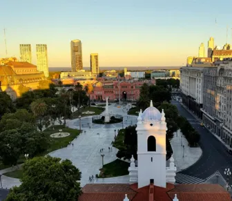 Em meio a crise, comerciantes da Argentina adotam Pix para pagamentos