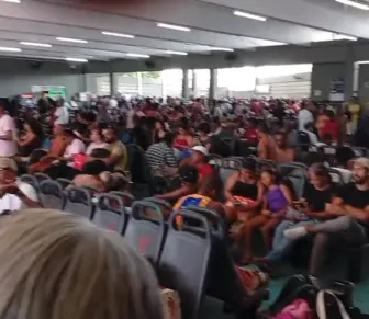 Filas e atrasos dificultam travessia para votar na Ilha de Itaparica