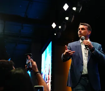 "Impossível reconhecer o resultado das eleições", diz Flávio Bolsonaro após derrota