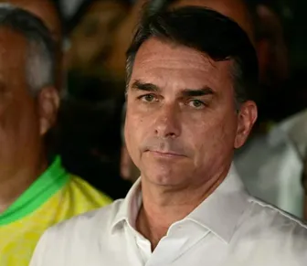 Ação popular pede suspensão do salário de Flávio Bolsonaro no Senado