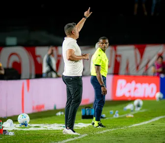 Jair exalta respaldo do presidente do Vitória em meio à "pressão"