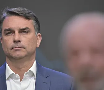 Flávio cancela transmissão enquanto Lula estreia em live com 1,5 milhão de views
