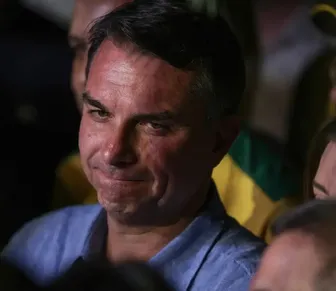 Post de Flávio Bolsonaro celebrando apreensão do passaporte de Lula volta a viralizar