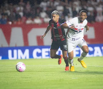 Vitória toma 2 a 1 do São Paulo e segue com jejum fora de casa