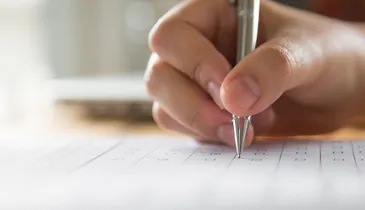 Concurso público oferece 98 vagas e salário de R$ 9 mil; veja o edital