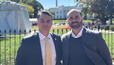 Eduardo ironiza suposta fuga de Flávio Bolsonaro e cita Elon Musk