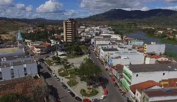 Homem mata próprio irmão a facadas e é preso na Bahia