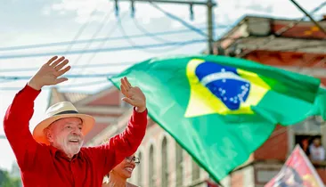 Lula critica Globo após almoço de Flávio Bolsonaro com direção da emissora